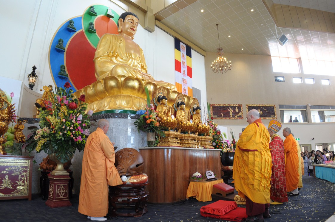 Community adhesion, ecological conservation, and the central role of a Buddhist monastery